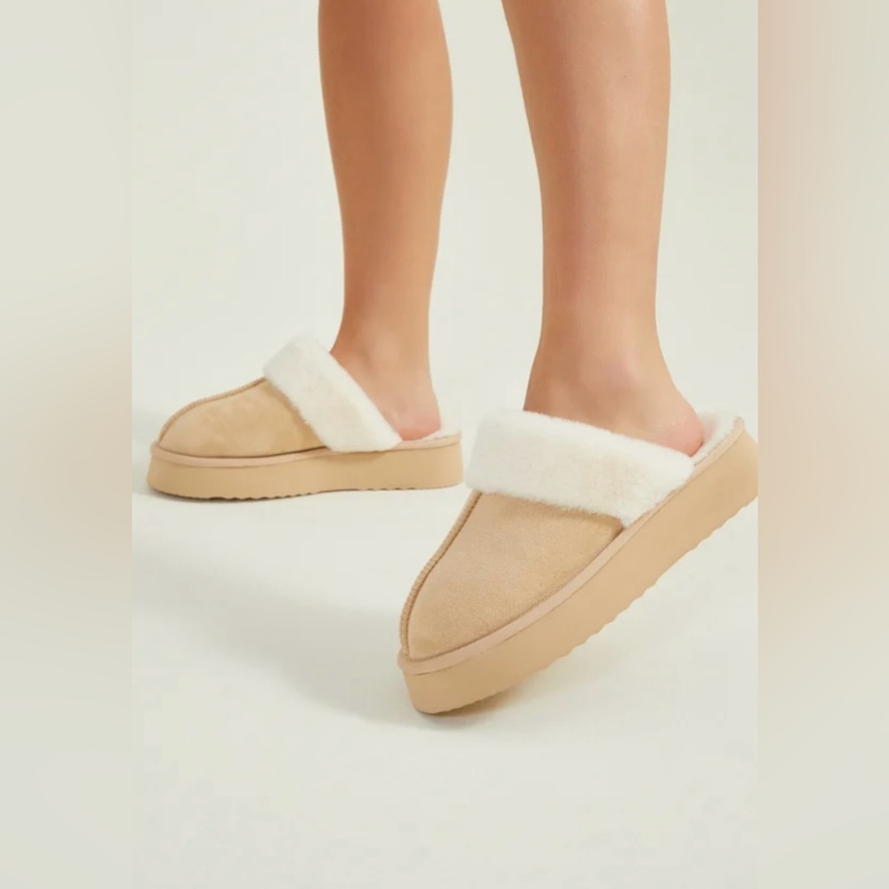 NWT Altar’d State Cozy Band Platform Slippers Light Natural Size 9